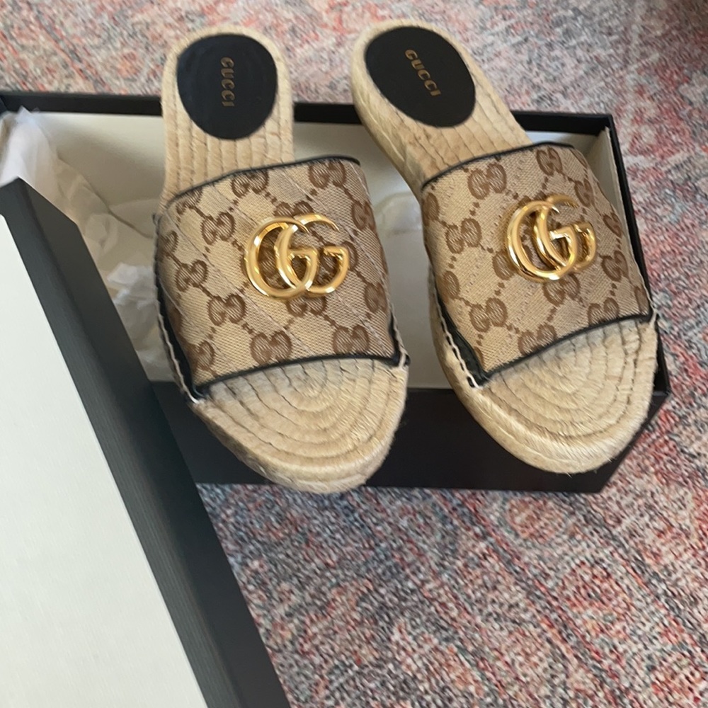 Gucci like new worn once sandals - Picture 8 of 9